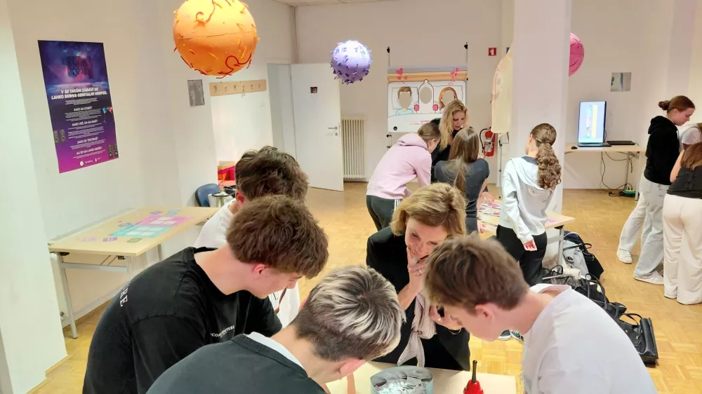 Interaktivno, iskreno in brez stigme sta Tanja Rudolf Čenčič in Simona Kepic mlade usmerjali v pogovor o spolnem zdravju. Foto: Vesna Levičnik