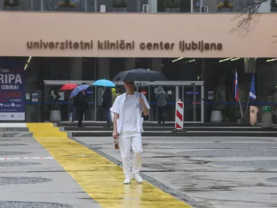 - glavna stavba UKC &ndash; Unverzitetni klinični center v Ljubljanit,- 01.03.2024 &ndash; stavka zdravnikov - začeli uveljavljati umiki soglasij zdravnikov za nadurno delo, s čimer Fides zaostruje stavko, ki poteka že sedem tednov. //FOTO: Bojan Velikonja
