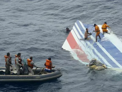 Brazilian Navy sailors pick a piece of debris from Air France flight AF447 out of the Atlantic Ocean, some 745 miles (1,200 km) northeast of Recife, in this handout photo distributed by the Navy June 8, 2009. Brazilian search crews retrieved more bodies and debris from a crashed Air France plane in the Atlantic and air investigators said faulty speed readings had been detected on the same type of jets. REUTERS/Brazilian Air Force/Handout  (BRAZIL TRANSPORT DISASTER MILITARY IMAGES OF THE DAY) FOR EDITORIAL USE ONLY. NOT FOR SALE FOR MARKETING OR ADVERTISING CAMPAIGNS
