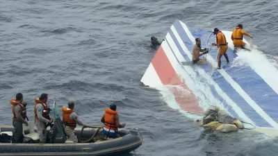 Brazilian Navy sailors pick a piece of debris from Air France flight AF447 out of the Atlantic Ocean, some 745 miles (1,200 km) northeast of Recife, in this handout photo distributed by the Navy June 8, 2009. Brazilian search crews retrieved more bodies and debris from a crashed Air France plane in the Atlantic and air investigators said faulty speed readings had been detected on the same type of jets. REUTERS/Brazilian Air Force/Handout  (BRAZIL TRANSPORT DISASTER MILITARY IMAGES OF THE DAY) FOR EDITORIAL USE ONLY. NOT FOR SALE FOR MARKETING OR ADVERTISING CAMPAIGNS