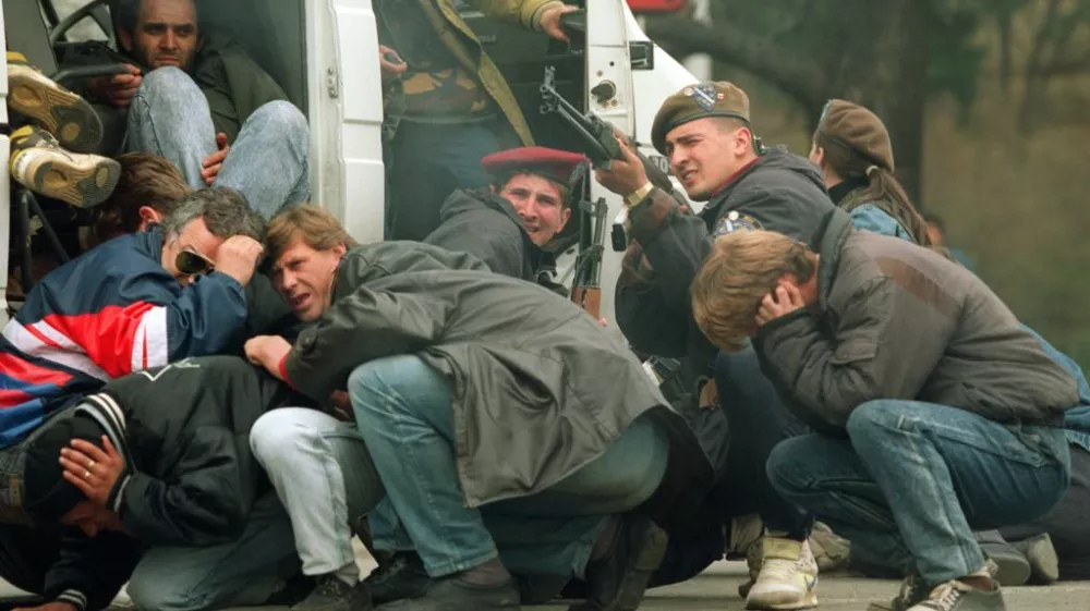 Obleganje SarajevaTHE SIEGEfrancoska dokumentarna oddaja, 2016