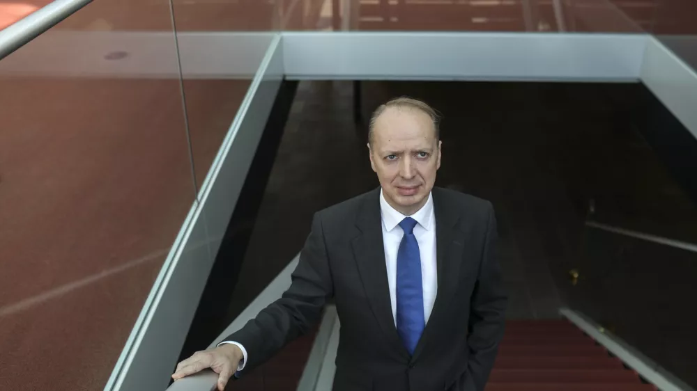 - 22.03.2022 &ndash; dr. Andrej Benedejčič, diplomat, veleposlanik - posebni odposlanec MZZ za nadzor oborožitve, razorožitev in neproliferacijo, stalni predstavnik Slovenije pri OVSE med letoma 2015 in 2019, veleposlanik v Rusiji med letoma 2005 in 2008, avtor knjige Rusija in slovanstvo: med velikodržavnostjo in vzajemnostjo /FOTO: Jaka GasarOPOMBA: INTERVJU ZA OBJEKTIV 2022