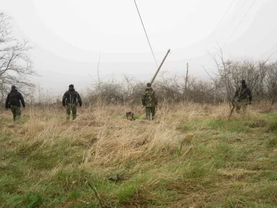 Na terenu je bilo več sto policistov, vojakov, gasilcev, re&scaron;evalcev, rudarjev, lovcev, ki so v urah po izginotju iskali pogre&scaron;ano Danko. 