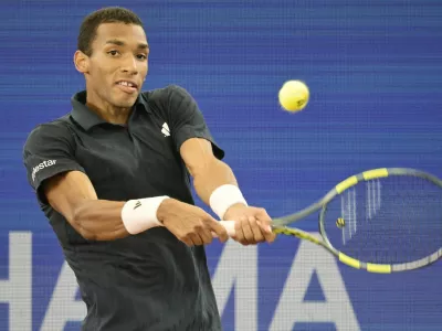 Tennis - ATP 500 - Hamburg Open - Am Rothenbaum, Hamburg, Germany - May 20, 2026 Canada's Felix Auger Aliassime in action during his round of 16 match against Aleksandar Kovacevic of the U.S. REUTERS/Fabian Bimmer