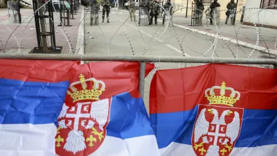 - Zvečan - mesto in občina v okraju Mitrovica na Kosovu- 31.05.2023 &ndash; KOSOVO - napetost med Albanci in Srbi na severu Kosova - nemiri, nasilje in spopadi med pripadniki Natovih varnostnih sil KFOR in lokalnimi Srbi - kosovski Srbi so zahtevali umik novoizvoljenih županov, etničnih Albancev. //FOTO: Jaka Gasar