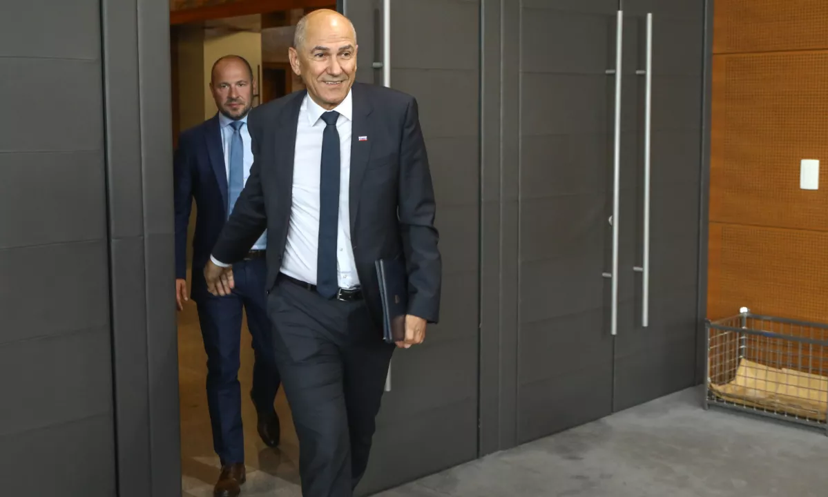 Janez Janša še četrtič mandatar za sestavo vlade, podprlo ga je kar 51 poslancev