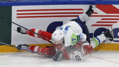 Ice Hockey - IIHF World Championships - Group B - Denmark v Slovenia - BCF Arena, Fribourg, Switzerland - May 23, 2026 Slovenia's Jan Golicic in action with Denmark's Christian Wejse REUTERS/David W Cerny