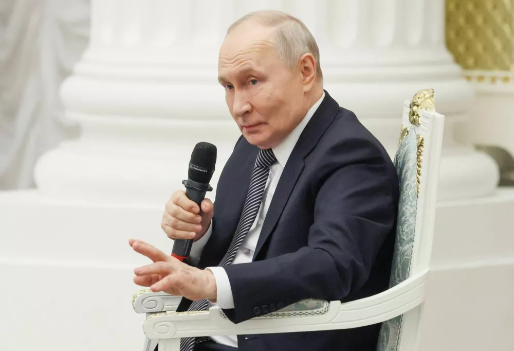 Russia's President Vladimir Putin attends a meeting with graduates of the "Time of Heroes" educational program established for Russian service personnel involved in the country's military campaign in Ukraine for their future employment in the state administration system, in Moscow, Russia, May 22, 2026. Sputnik/Mikhail Metzel/Pool via REUTERS ATTENTION EDITORS - THIS IMAGE WAS PROVIDED BY A THIRD PARTY.