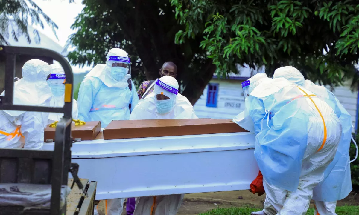 Panika v Kongu: znova zažgali šotor za zdravljenje ebole, virus se širi