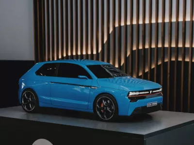 Novi yugo se je zaenkrat predstavil v pomanj&scaron;ani različici, vozni prototip bo sledil čez dve leti. 