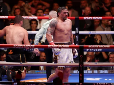 Boxing - Oleksandr Usyk v Rico Verhoeven - WBC Heavyweight Title - Giza, Egypt - May 24, 2026 Oleksandr Usyk reacts as the referee counts out Rico Verhoeven after being knock down REUTERS/Amr Abdallah Dalsh