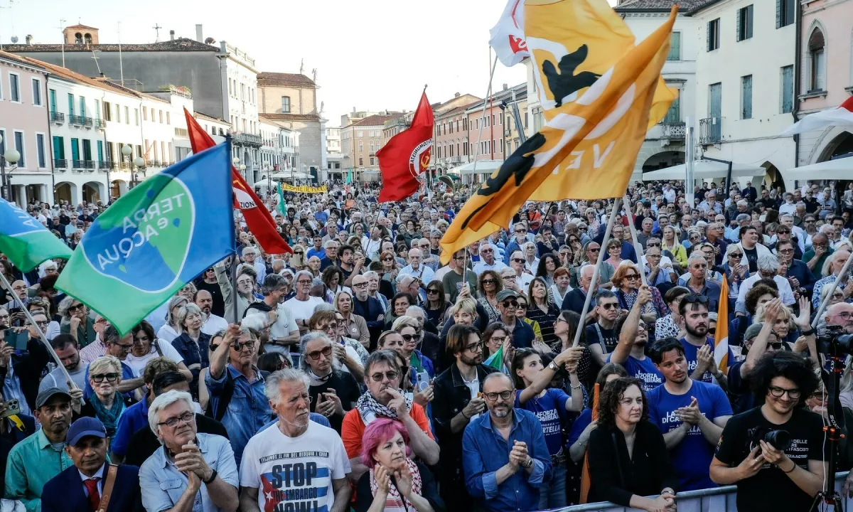 V več kot 700 občinah v Italiji potekajo lokalne volitve