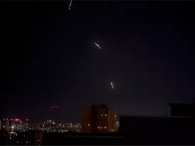 Russian missiles, which appear to be the Oreshnik hypersonic ballistic missile, according to the Ukrainian Air Force, fly during a Russian missile and drone strike, amid Russia's attack on Ukraine, in Kyiv, Ukraine in this screen grab taken from a video May 24, 2026. REUTERS/Gleb&nbsp;Garanich   TPX IMAGES OF THE DAY