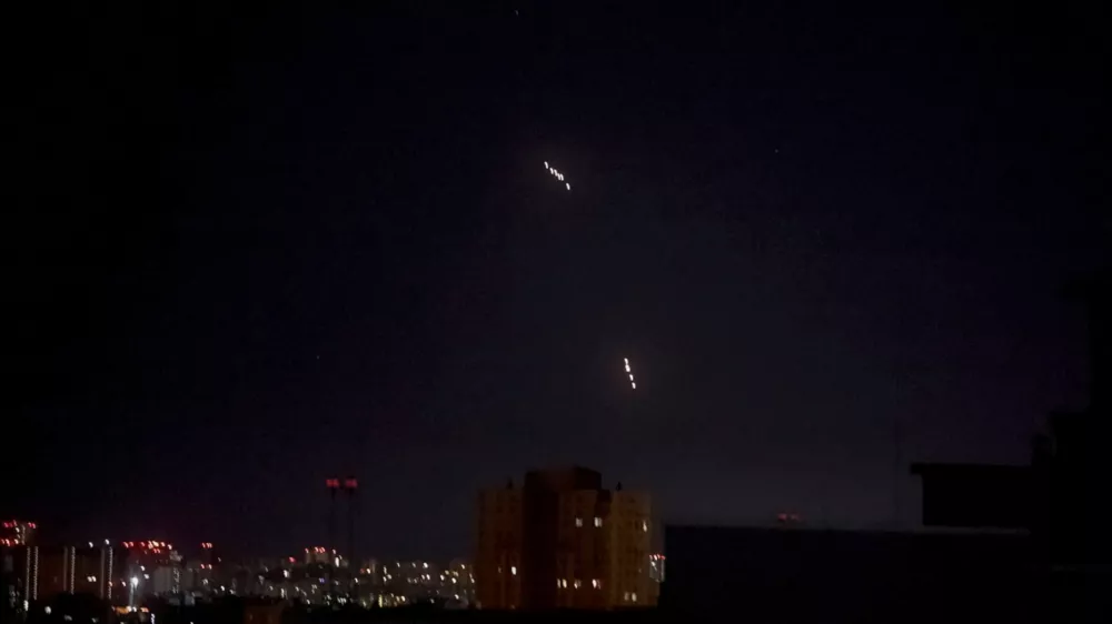 Russian missiles, which appear to be the Oreshnik hypersonic ballistic missile, according to the Ukrainian Air Force, fly during a Russian missile and drone strike, amid Russia's attack on Ukraine, in Kyiv, Ukraine in this screen grab taken from a video May 24, 2026. REUTERS/Gleb&nbsp;Garanich   TPX IMAGES OF THE DAY