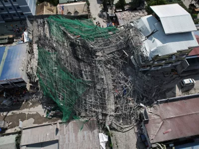 A collapsed building where multiple people are believed to be trapped in Angeles city in Pampanga province, north of Manila, Philippines Sunday, May 24, 2026. (AP Photo/Aaron Favila)