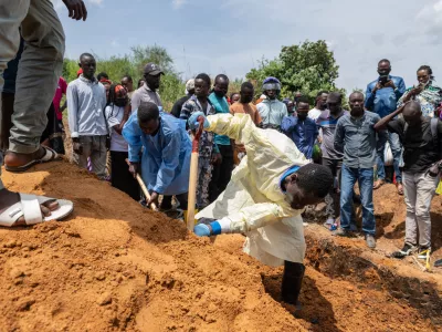 Red Cross workers bury an Ebola victim at the Rwampara Cemetery, in Rwampara, Congo, Saturday, May 23, 2026. (AP Photo/Moses Sawasawa) CORRECTION: City corrected to Rwampara, instead of Bunia