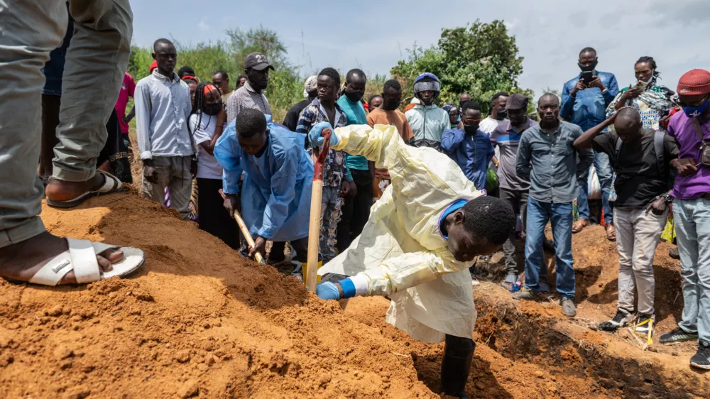Red Cross workers bury an Ebola victim at the Rwampara Cemetery, in Rwampara, Congo, Saturday, May 23, 2026. (AP Photo/Moses Sawasawa) CORRECTION: City corrected to Rwampara, instead of Bunia