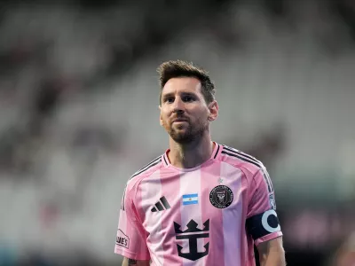 Inter Miami forward Lionel Messi (10) walks to the corner of the field to take a corner kick during the second half of an MLS soccer match against Philadelphia Union, Sunday, May 24, 2026, in Miami. (AP Photo/Rebecca Blackwell)