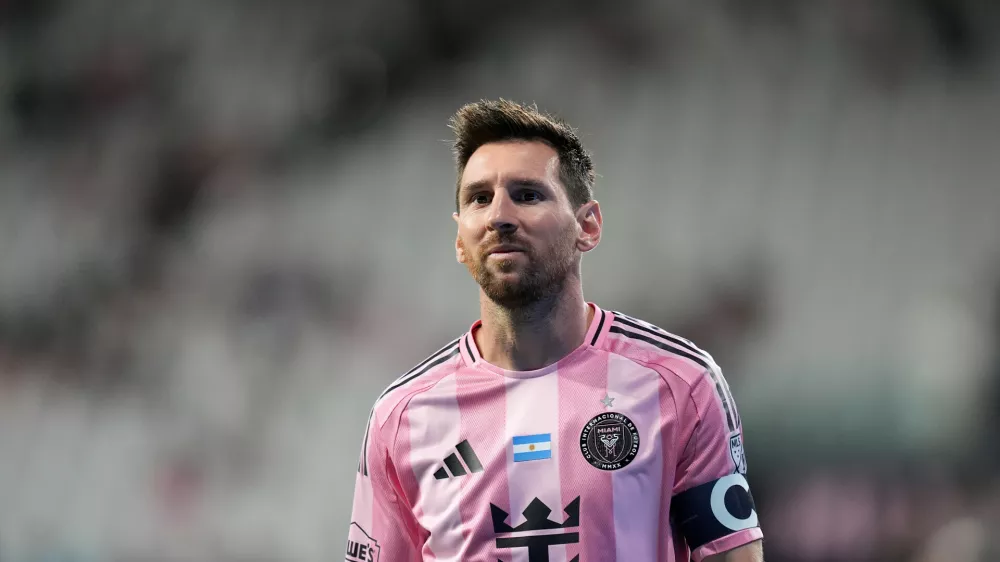 Inter Miami forward Lionel Messi (10) walks to the corner of the field to take a corner kick during the second half of an MLS soccer match against Philadelphia Union, Sunday, May 24, 2026, in Miami. (AP Photo/Rebecca Blackwell)