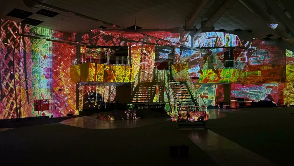 Svetlobni umetnik Niko Tiainen s projektom Iridescence. Foto: arhiv festivala