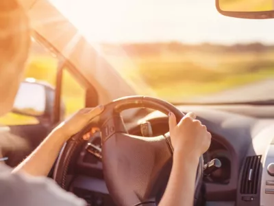 Visoke vročine prina&scaron;ajo pasti za voznike. / Foto: Istock