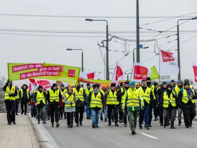 02 February 2026, Brandenburg, Cottbus: Employees of regional transport companies in southern Brandenburg walk along their demonstration route. The trade union Verdi has called for warning strikes at municipal transport companies in almost all federal states on Monday as part of parallel wage negotiations. Photo: Frank Hammerschmidt/dpa