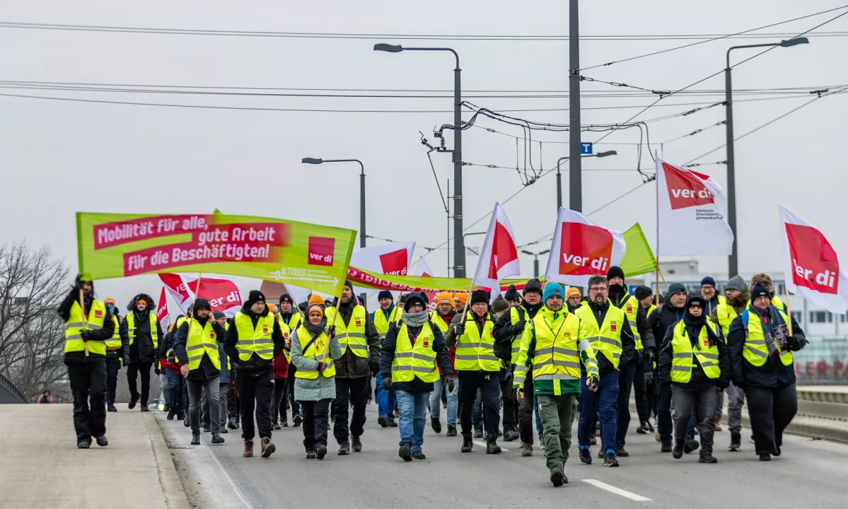 Dosedanji model osemurnega delovnika bi zamenjali s tedenskim obračunavanjem delovnih ur. >>>