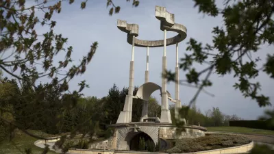 - 16.04.2015 - Spominski park Teharje - grobišče Bukovžlak - osrednji državni park Republike Slovenije, ki je posvečen zamolčanim žrtvam povojnih pobojev. Nahaja se na področju Teharij, kjer je bilo zaprtih in po večini tudi usmrčenih okoli 5.000 ljudi. - grobišče žrtev povojnih pobojev - spomenik ///FOTO: Luka Cjuha OPOMBA: ZA OBJAVO V PRILOGI – DNEVNIKOV OBJEKTIV 2015