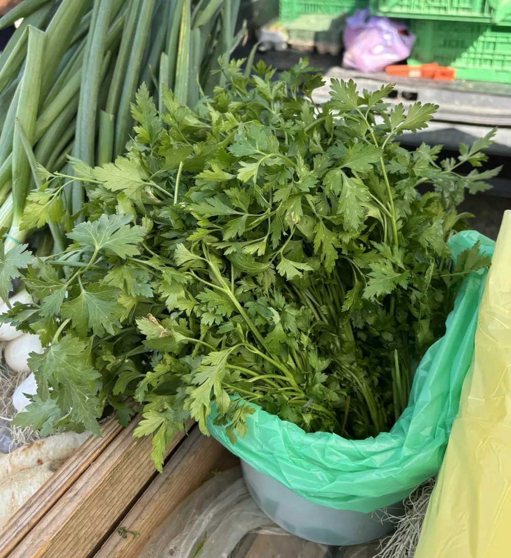 Peter&scaron;ilj iz tržnice