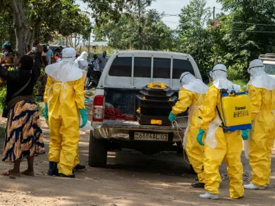 Red Cross workers wearing personal protective equipment (PPE) load on a pickup truck the coffin with the body of Dr Tibenderana Katho Blaise who worked at the Centre Medical Evangelique (CME) in Hoho commune and died of Ebola virus, as aid agencies intensify efforts to contain a new Ebola outbreak caused by the Bundibugyo virus, before his burial in Bunia town, Ituri province, Democratic Republic of Congo, May 26, 2026. REUTERS/Stringer