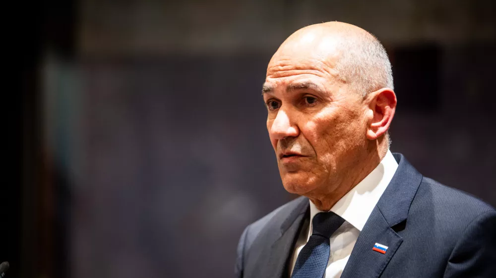 Ljubljana, DZ.Izredna seja DZ, na kateri so obravnavali predlog za izvolitev prvaka SDS Janeza Janse za predsednika vlade.Mandatar za sestavo vlade Janez Jansa.