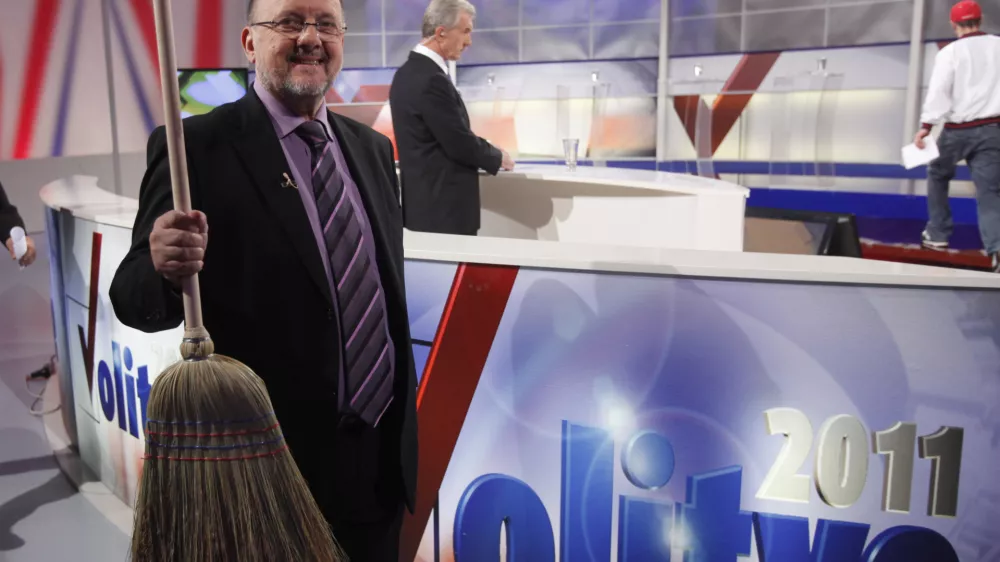 Zmago Jelinčič Plemeniti (SNS)- predvolilno soočenje predsednikov političnih strank pred parlamentarnimi volitvami - VOLITVE 2011, RTV   //FOTO: Luka Cjuha