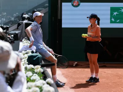 Tennis - French Open - Roland Garros, Paris, France - May 28, 2026 Italy's Jannik Sinner reacts during his second round match against Argentina's Juan Manuel Cerundolo REUTERS/Stephanie Lecocq