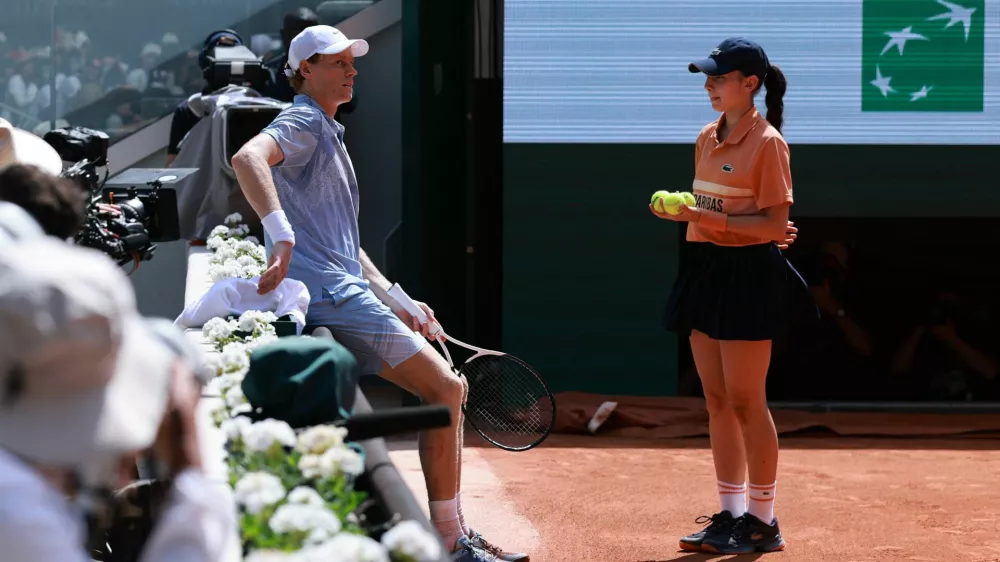 Tennis - French Open - Roland Garros, Paris, France - May 28, 2026 Italy's Jannik Sinner reacts during his second round match against Argentina's Juan Manuel Cerundolo REUTERS/Stephanie Lecocq