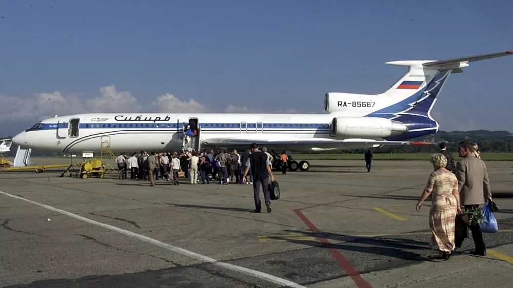 ** FILE ** Passengers get aboard a Sibir Airline Tu-154 at Sochi airport, Southern Russia, in this Oct. 8, 2001 file photo. A similar Tu-154 airliner went missing near Rostov-on-Don, about 965 km (600 miles) south of Moscow, Tuesday, Aug. 24, 2004. ITAR-Tass reported that the Tu-154 had crashed. The plane belonged to the Russian airline Sibir, which said it disappeared from radar screens at about 11:00 p.m. Tuesday, Interfax reported. (AP Photo/Ivan Sekretarev, File)
