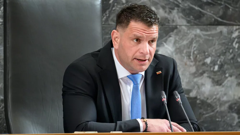 Ljubljana, DZ.Izredna seja DZ, na kateri bodo obravnavali predlog za izvolitev prvaka SDS Janeza Janse za predsednika vlade.Predsednik DZ Zoran Stevanovic.Foto: STA