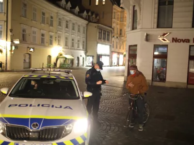 - policijska ura v Ljubljani - omejitev gibanja ljudi ponoči med 21. in 6. uro- 20.10.2020 &ndash; 30 dnevna epidemija Koronavirus COVID-19 v Sloveniji &ndash; ukrepi za zajezitev &scaron;irjenja okužb - //FOTO: Bojan Velikonja
