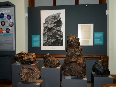 Večji kos meteorita, ki je padel na Hrva&scaron;ko, hranijo v Naravoslovnem muzeju na Dunaju. Foto: zajem zaslona fb