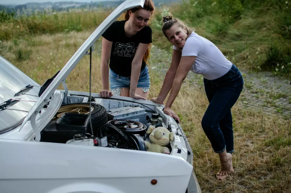 Stari yugo, velik cilj: Blaž Ko&scaron;ir z yugom iz leta 1986 po Nordkappu &scaron;e na Islandijo
