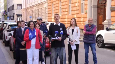 Ljubljana, pred ustavnim sodiscem.Izjava za medije poslank Svobode Tereze Novak in Lucije Tacer Perlin, v kateri sta podprli glasbenika in reziserja Darka Nikolovskega, ki je zaradi domnevnega vpliva tujih obvescevalnih sluzb vlozil ustavno pritozbo.Foto: STA