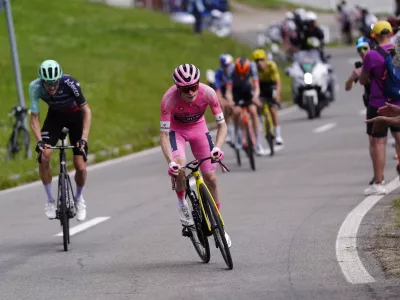 Denmark's Jonas Vingegaard wears the pink jersey of the race overall leader on his way to win the 16th stage of the Giro d'Italia cycling race from Bellinzona to Cari', Switzerland, Tuesday May 26, 2026 (Fabio Ferrari/LaPresse via AP)