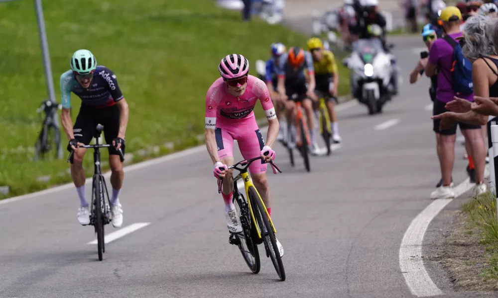 Denmark's Jonas Vingegaard wears the pink jersey of the race overall leader on his way to win the 16th stage of the Giro d'Italia cycling race from Bellinzona to Cari', Switzerland, Tuesday May 26, 2026 (Fabio Ferrari/LaPresse via AP)