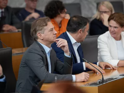 Ljubljana, DZ.Izredna seja DZ, na kateri so obravnavali predlog zakona o pokopu in spominu zrtev prikritih grobisc ter novelo zakona o parlamentarni preiskavi.Predsednik Gibanja Svoboda Robert Golob.