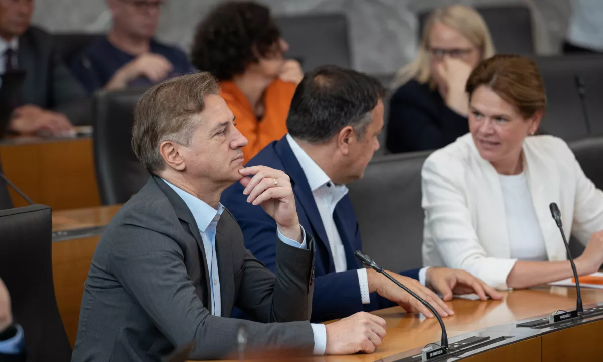 Golobov odvetnik Stojan Zdolšek je potrdil, da so osnutek prejeli, a da sam sicer v njem ne vidi nobenih novih relevantnih dokazov.