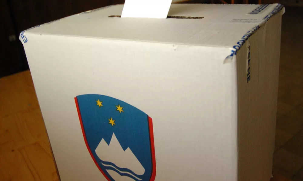 Dobrova, Podsmreka, referendum o ustanovitvi novih občin, volilna skrinjica \ FOTO: MATEJ POV&Scaron;EOPOMBA: ZA OBJAVO V ČASOPISU DNEVNIK