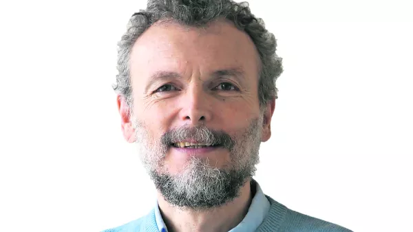 Dragan Petrovec, zunanji kolumnist- Dnevnik 2016 - portreti za komentarje in kolumne - kolumnisti - komentatorji - novinarji - novinarka - //FOTO: Tomaž Skale------BARVNA!!!, FOTO PERMANENT!!!