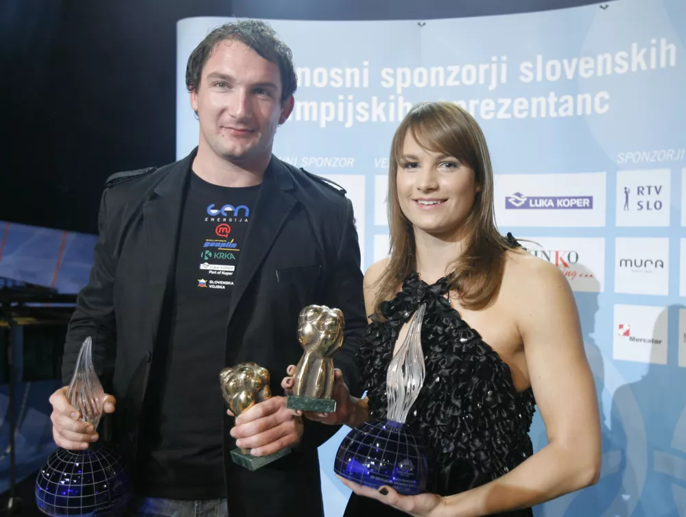 &Scaron;portnika leta 2008 - najbolj&scaron;i &scaron;portnik olimpijski zmagovalec, atlet Primož Kozmus in najbolj&scaron;a &scaron;portnica srebrna z olimpijskih iger in evropska prvakinja, plavalka Sara Isakovič- Razglasitev &Scaron;portnik leta 2008 v organizaciji Dru&scaron;tva &scaron;portnih novinarjev Slovenije, //FOTO: Luka CjuhaOPOMBA: ZA OBJAVO V ČASOPISU DNEVNIK / Foto: Luka Cjuha