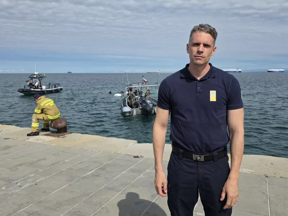 vaja! Re&scaron;evanje avtomobila iz vode, Koper junij 2026. Gasilci, kapitanija, pomorska policija, vojska Jan Brodar, direktor Gasilske brigade Koper / Foto: Katja Gle&scaron;čič
