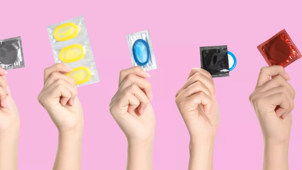 Collage with photos of women holding condoms on pink background, closeup. Banner design / Foto: Liudmila Chernetska
