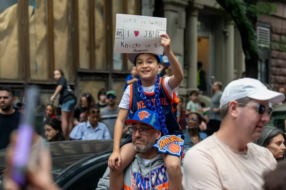 Guardians and children gather to celebrate the championship win by the NY Knicks at the Children's Museum of Manhattan in New York City, U.S., June 17, 2026. REUTERS/David Dee Delgado / Foto: David Dee Delgado